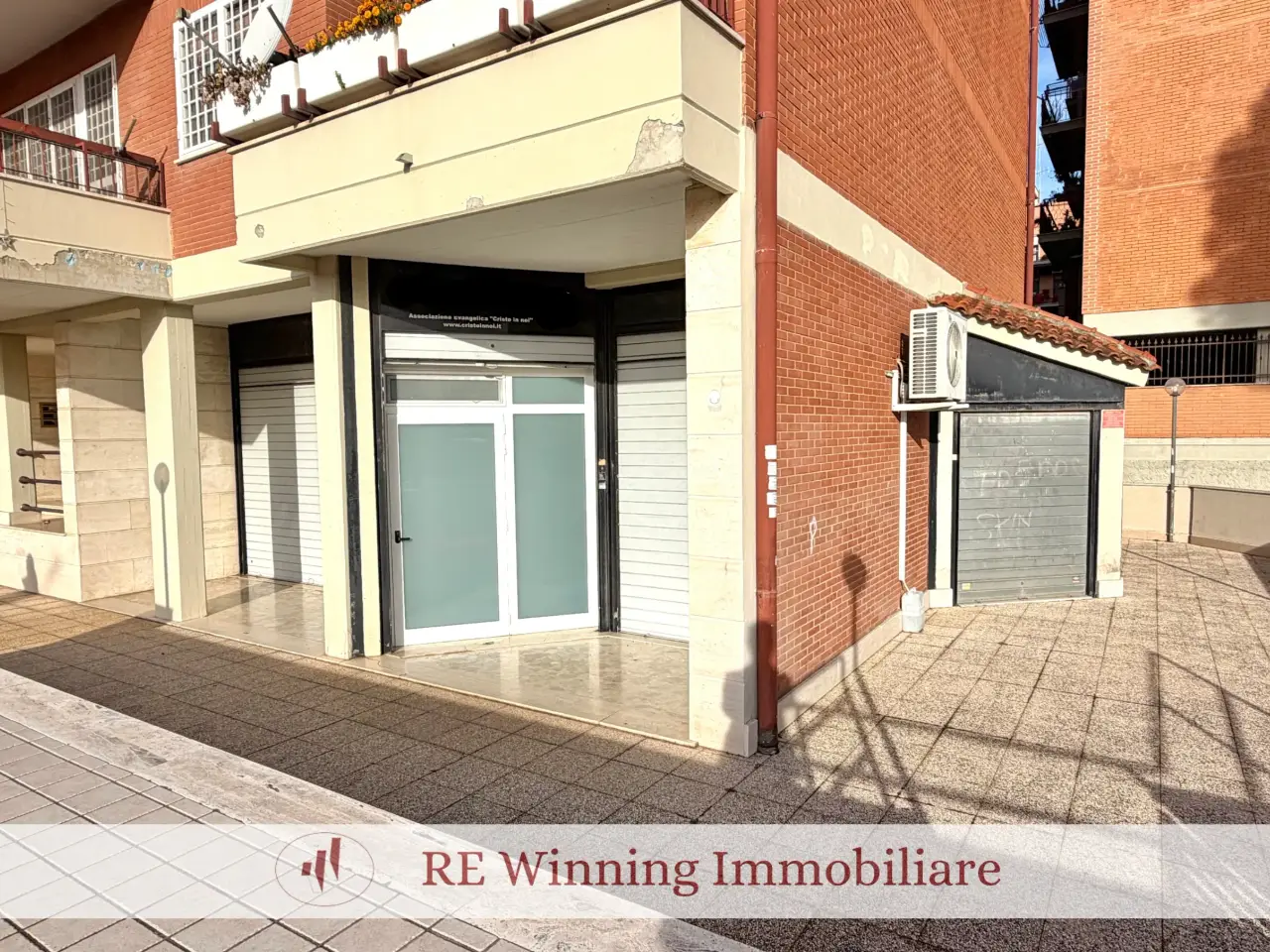 Negozio in Via Pietro Nenni 2, Pomezia, {3} - Foto 2