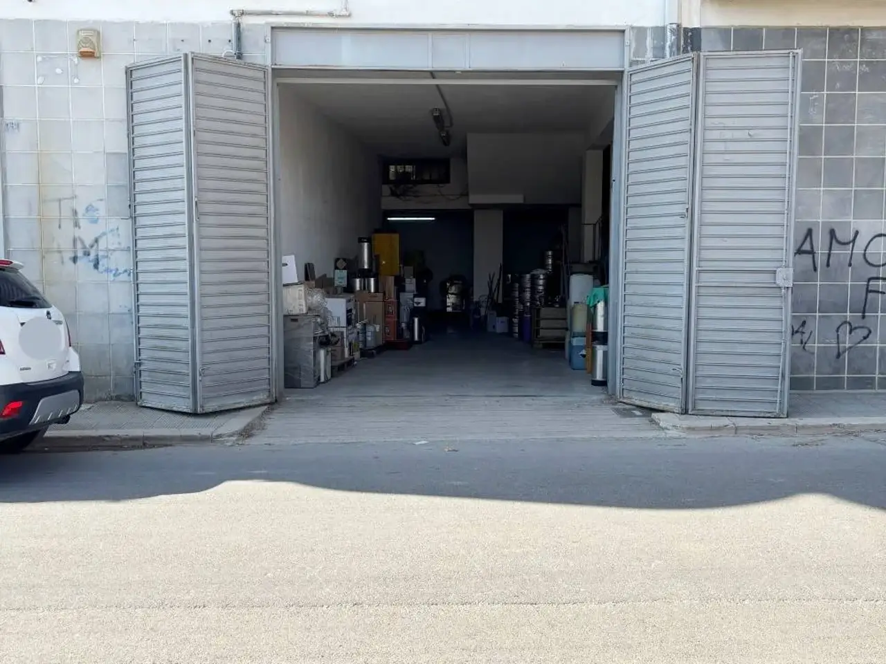 Negozio in Via Alcide De Gasperi, Canosa Di Puglia, {3} - Foto 1