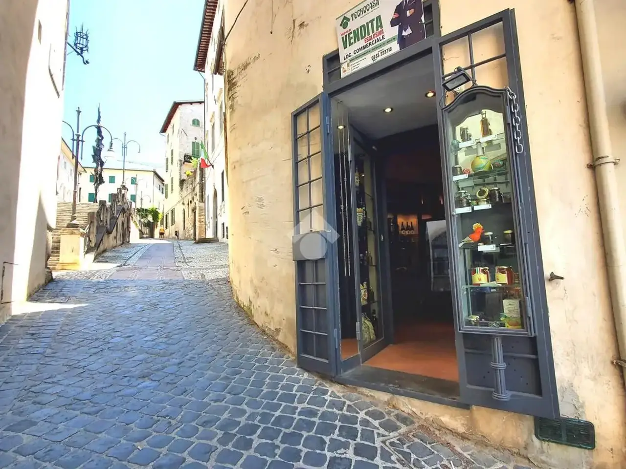 Negozio in Piazza Piazza del Mercato 19, Spoleto, {3} - Foto 1
