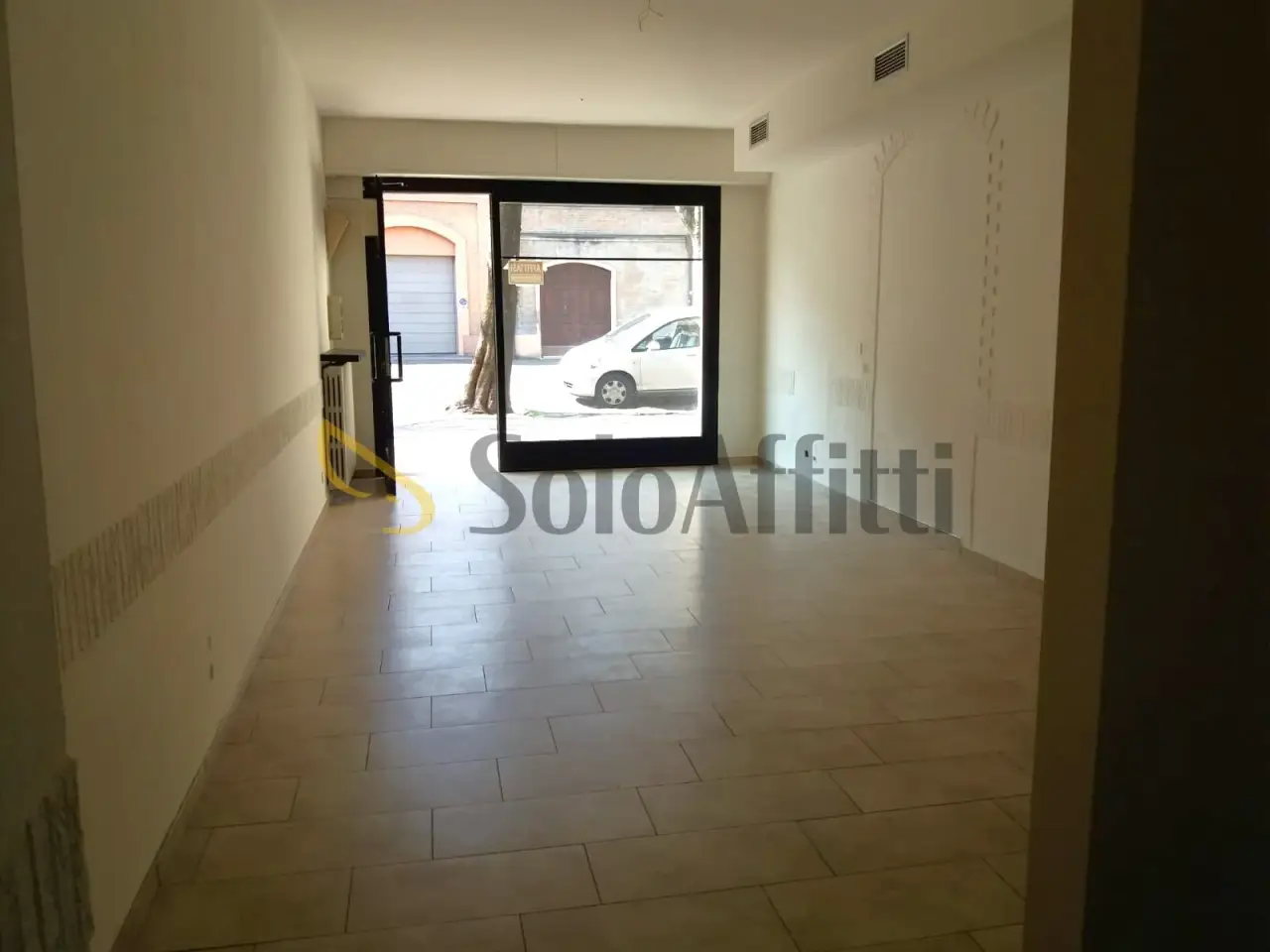 Negozio in Viale Nicolò Biondo 37, Carpi, {3} - Foto 2