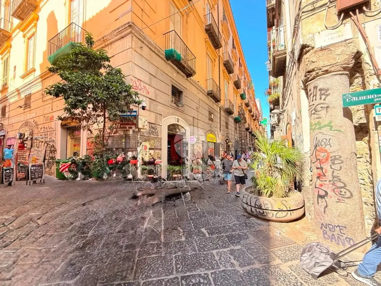 Negozio in Via Santa Chiara 9, Napoli, {3} - Foto 1
