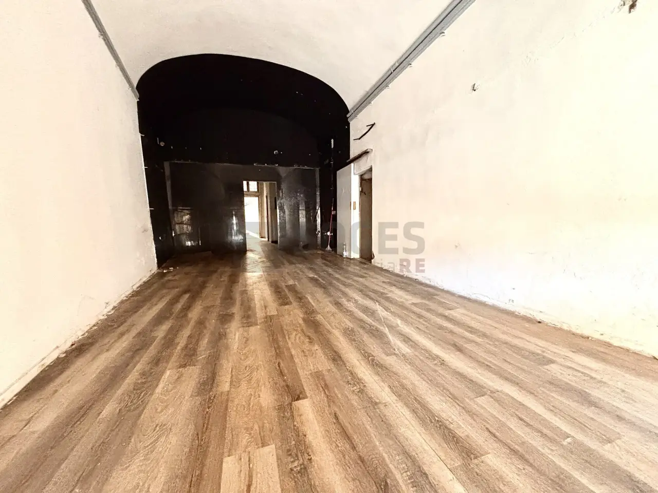 Negozio in Piazza Averani, Figline e Incisa Valdarno, {3} - Foto 1