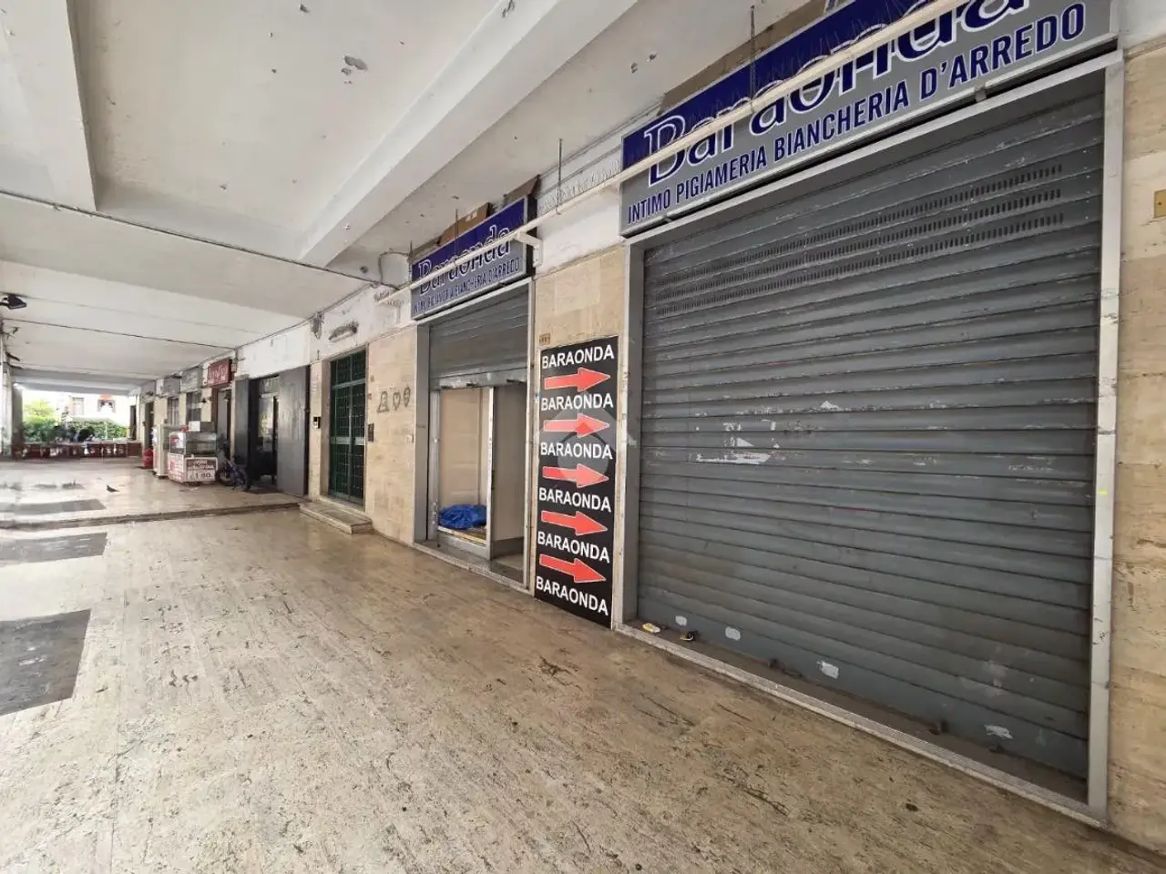 Negozio in Via Antonino Pio 86, Napoli, {3} - Foto 2