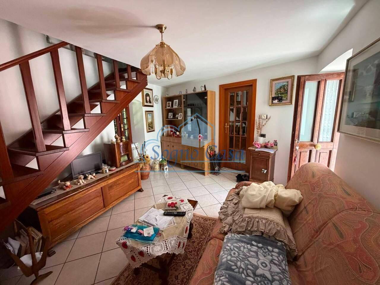 casa indipendente in vendita a Luni in zona Serravalle