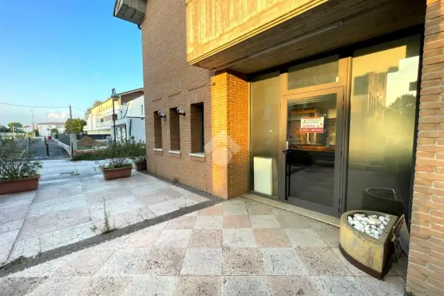 Negozio in Via della Libertá 1, Villorba - Foto 1