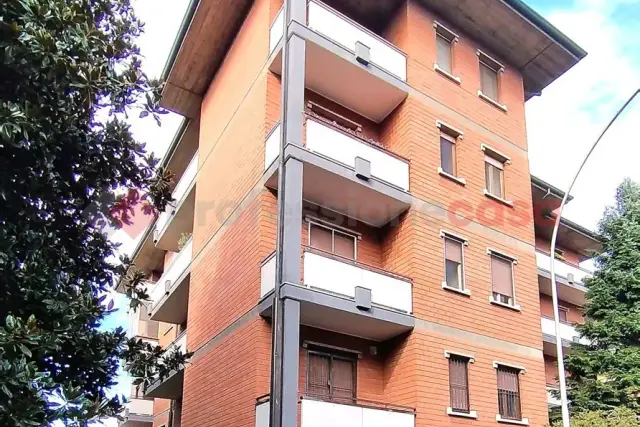 4-room flat in Via Buozzi  1, Locate di Triulzi - Photo 1