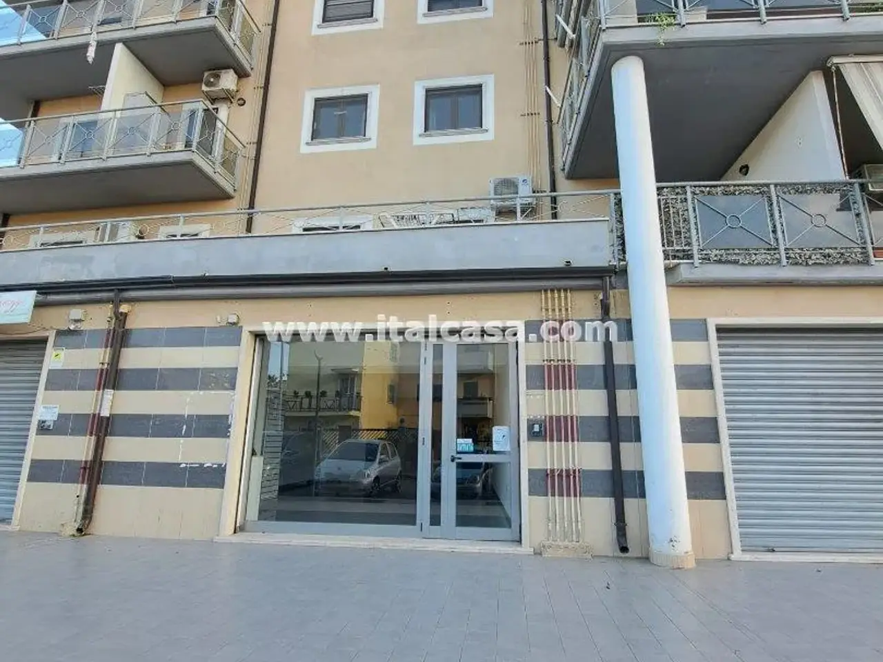 Magazzino in Via Unione Europea, Crotone, {3} - Foto 1