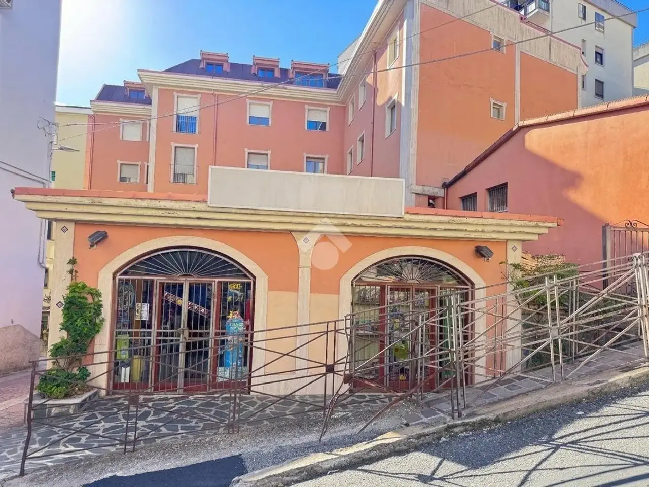 Negozio in Via Mario Greco 201, Catanzaro, {3} - Foto 1