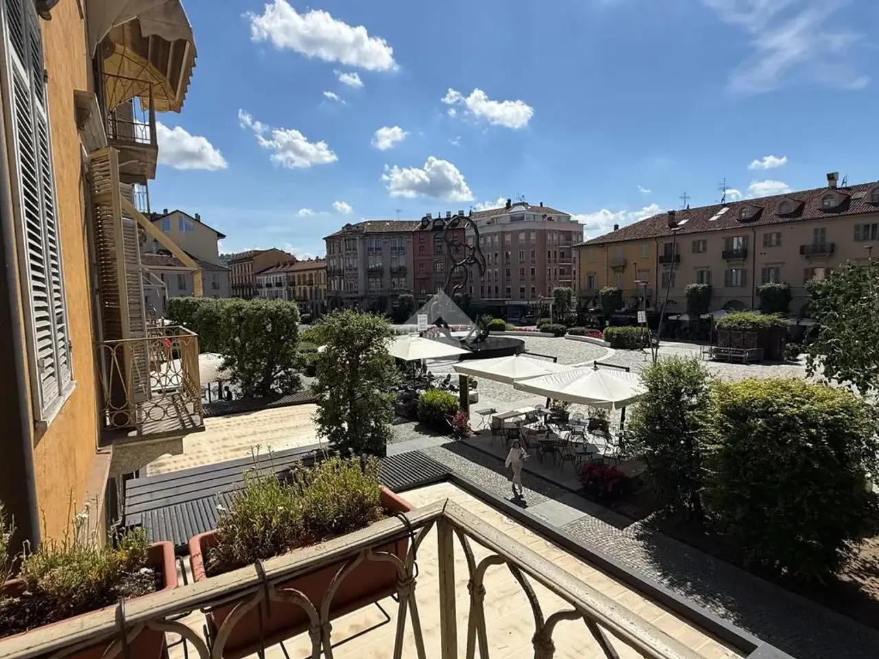 Ufficio in Piazza Michele Ferrero 3, Alba, {3} - Foto 1