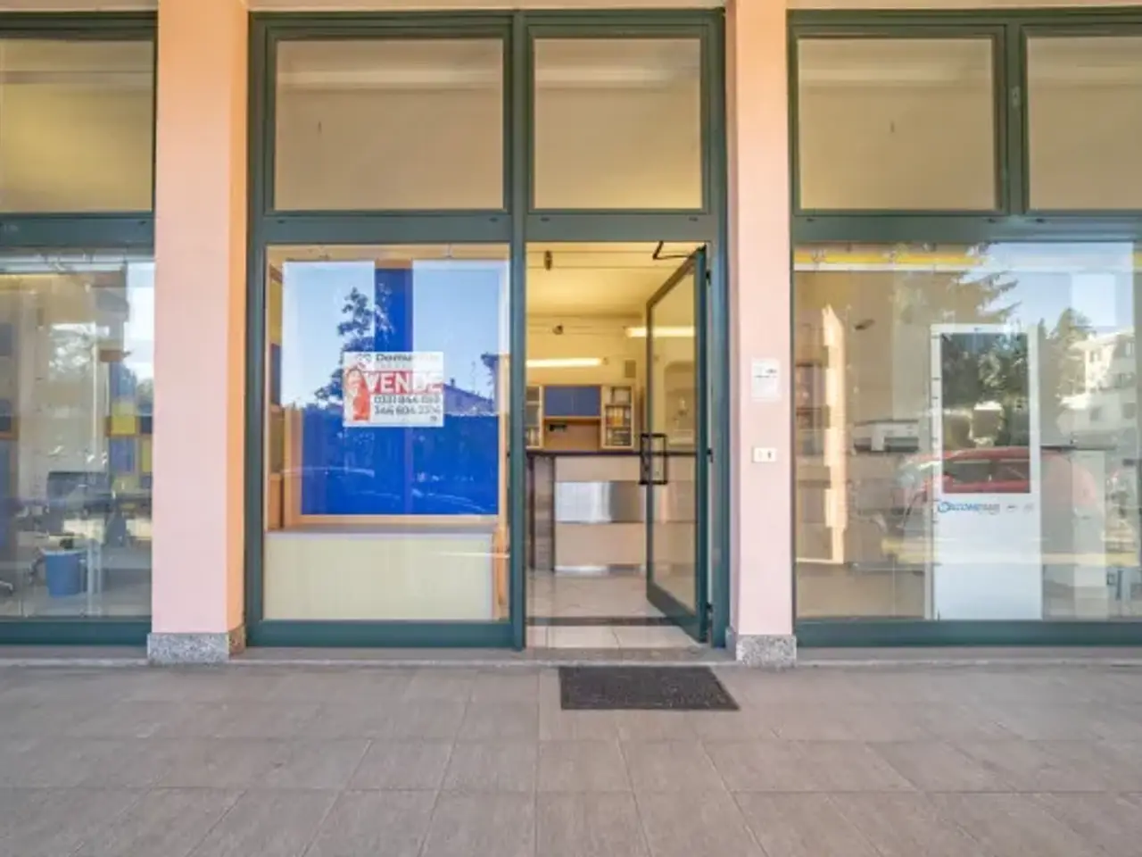 Negozio in Via C. Battisti 4, Venegono Superiore, {3} - Foto 2