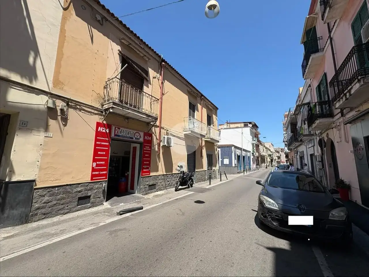 Negozio in Via Virgilio 33, Castellammare Di Stabia, {3} - Foto 2