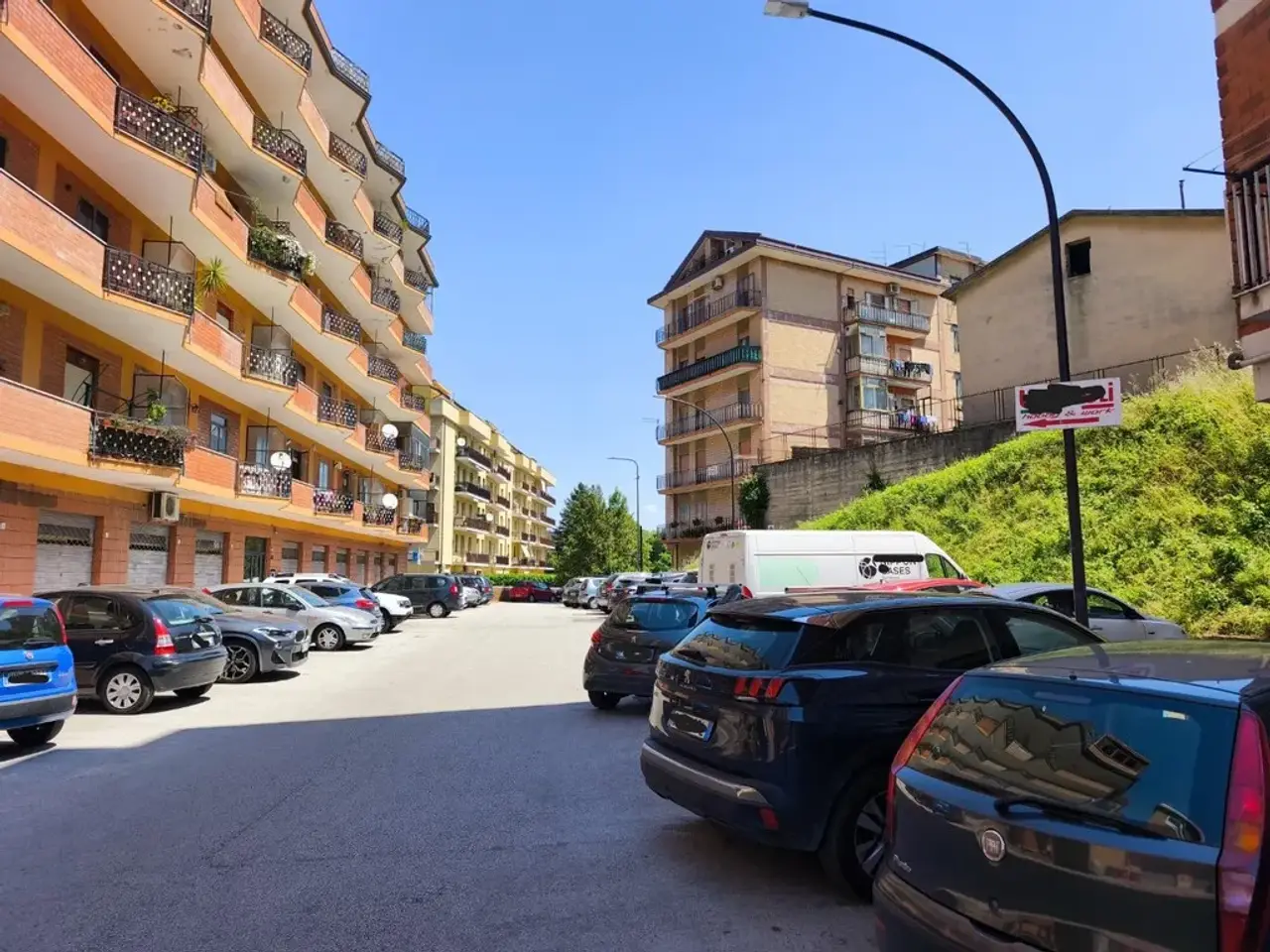 Negozio in Via Paolo IV Carafa 48-50, Avellino, {3} - Foto 2