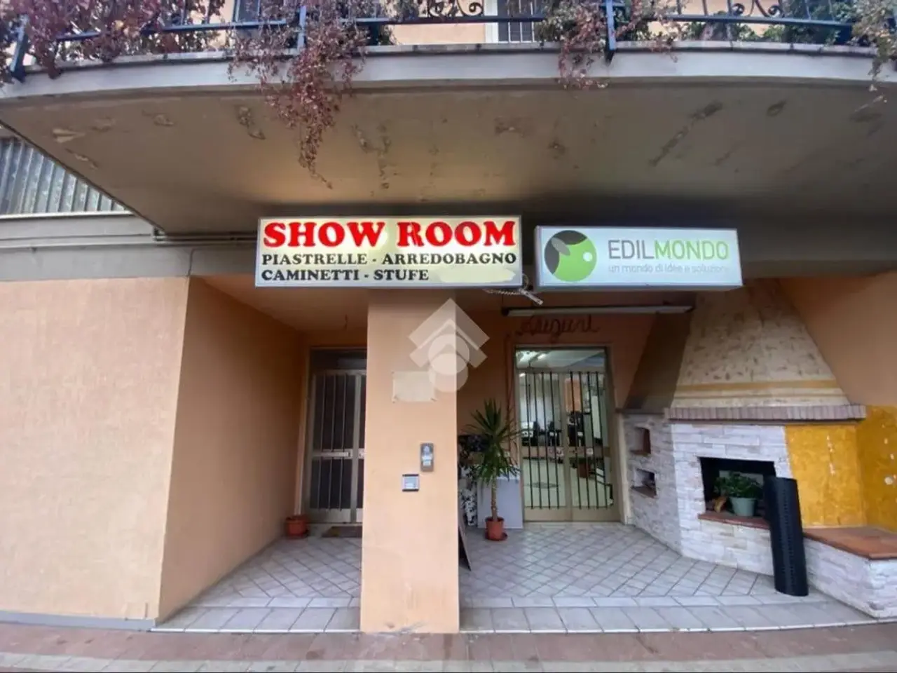 Negozio in Via dei Ciliegi 44, Reggello, {3} - Foto 1