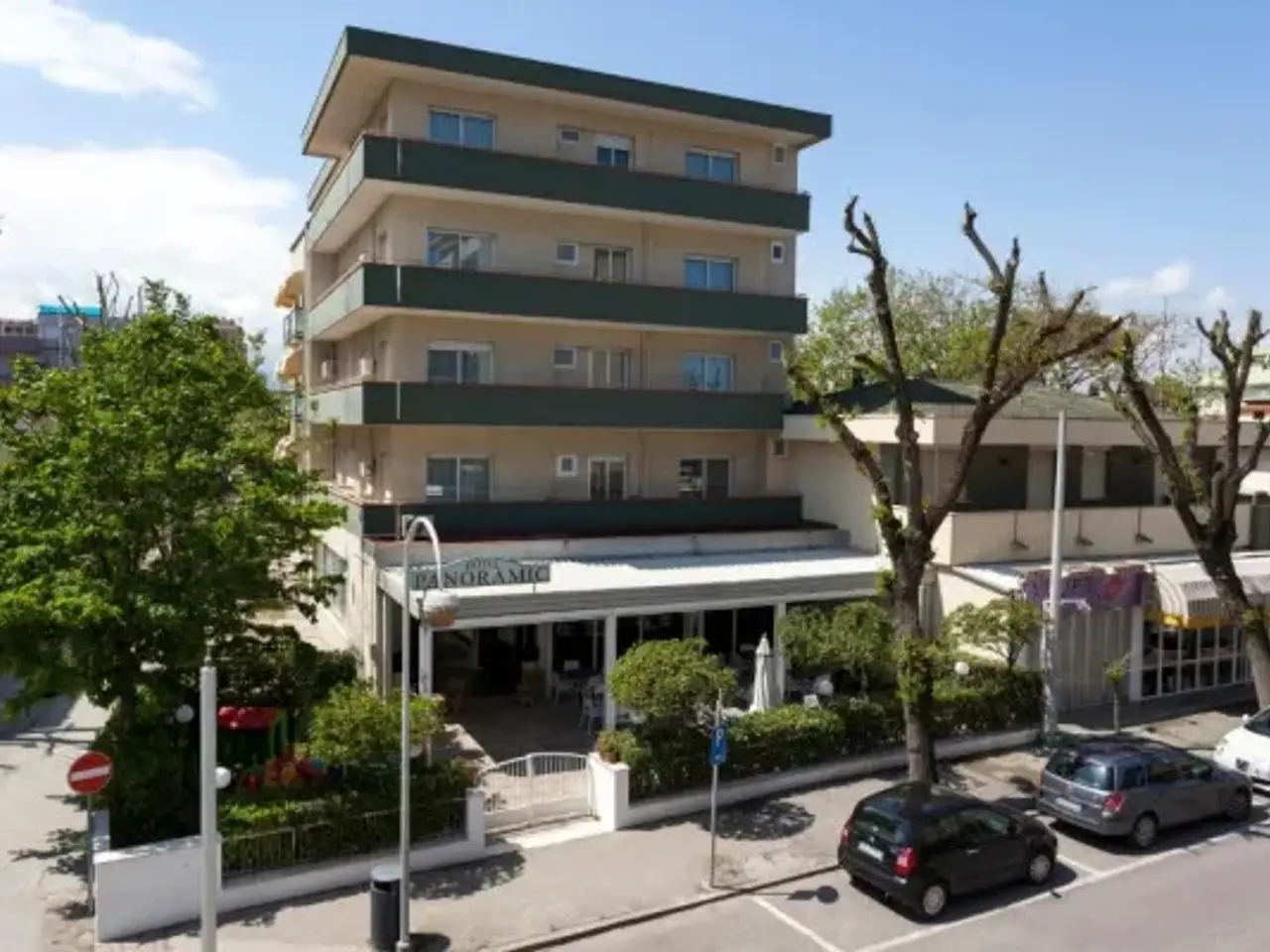 Hotel in Viale Gabriele d'Annunzio 109, Riccione, {3} - Foto 1