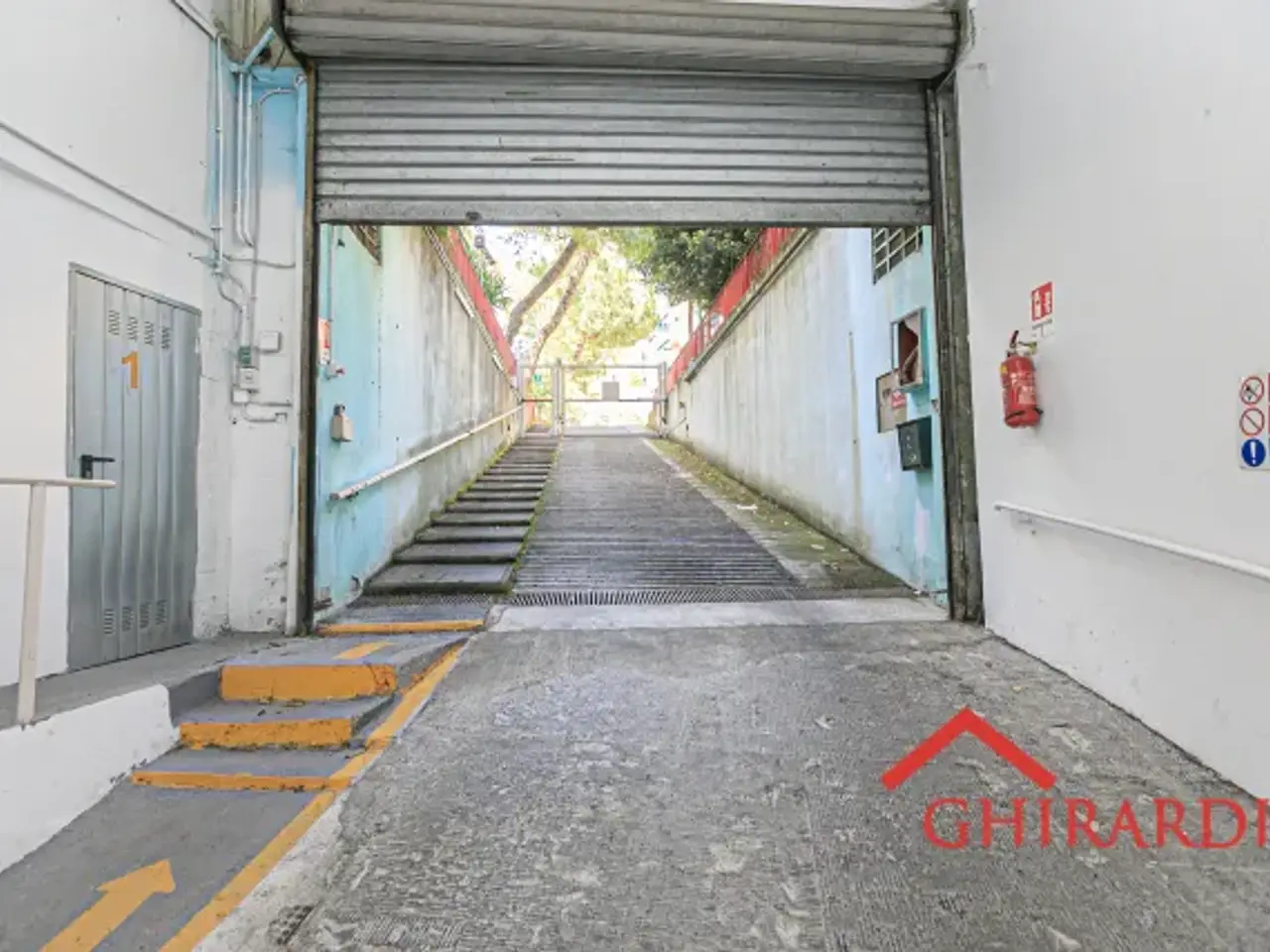 Parcheggio chiuso in Via Chiaravagna, Genova, {3} - Foto 2