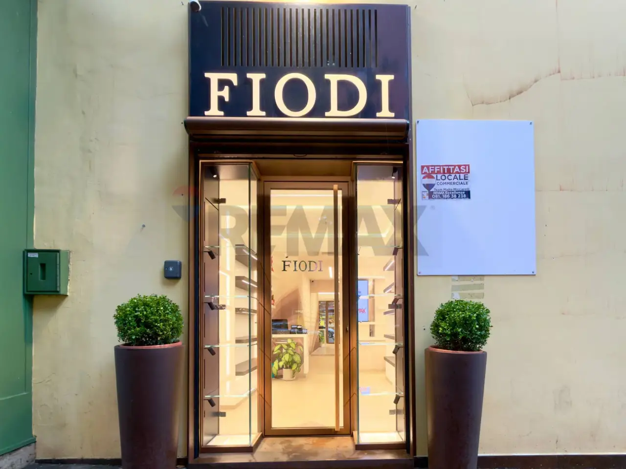 Esercizio commerciale in Via Tino di Camaino 19, Napoli, {3} - Foto 2