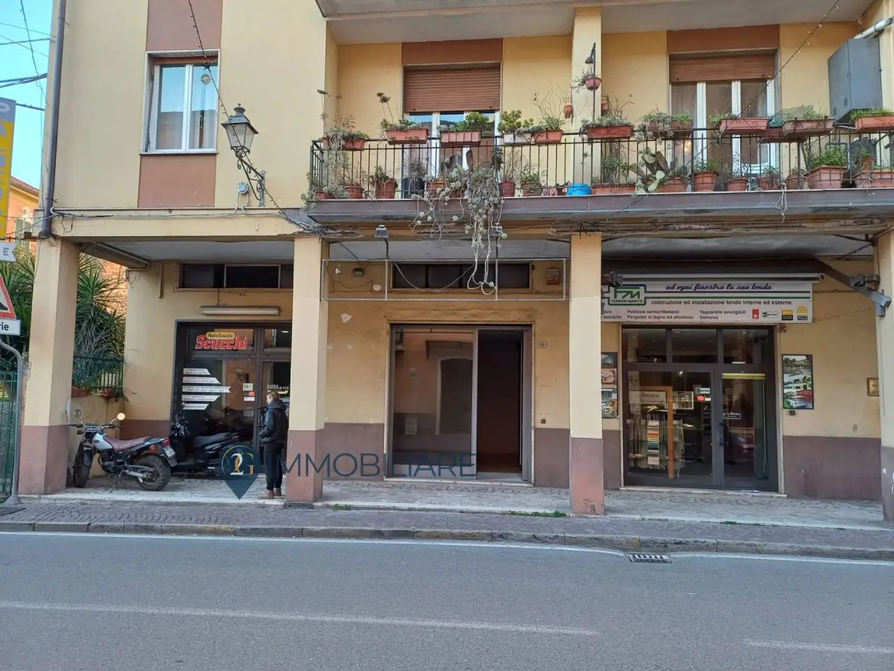 Negozio in Via Sobborgo Emiliano, Sarzana, {3} - Foto 1