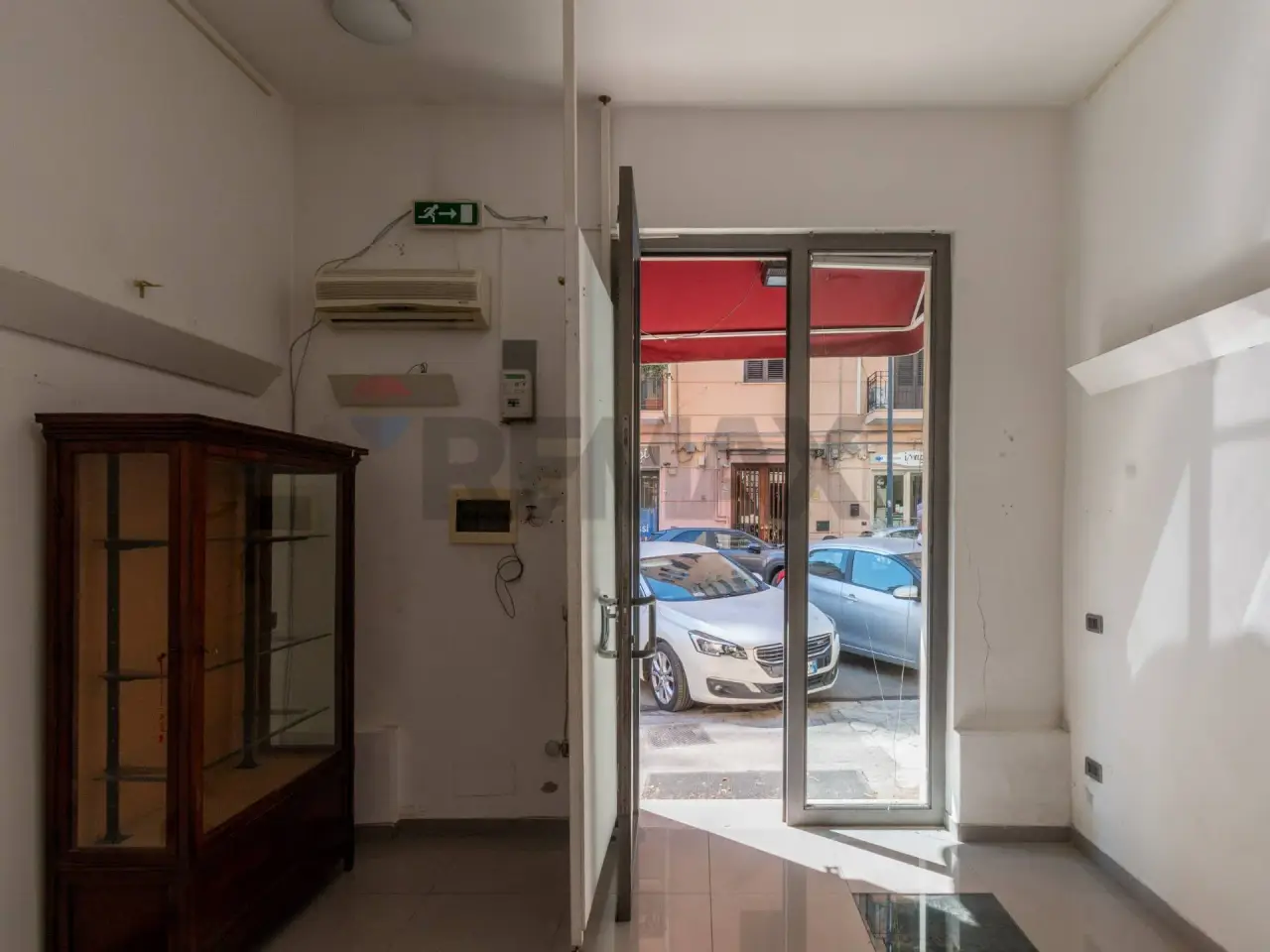 Negozio in Via Gioacchino di Marzo 53, Palermo, {3} - Foto 2