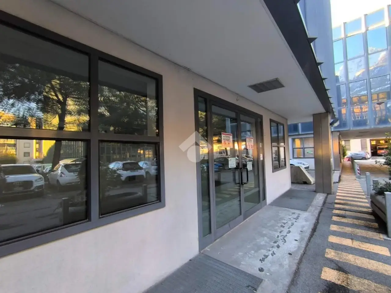Negozio in Regione Borgnalle 10, Aosta, {3} - Foto 1