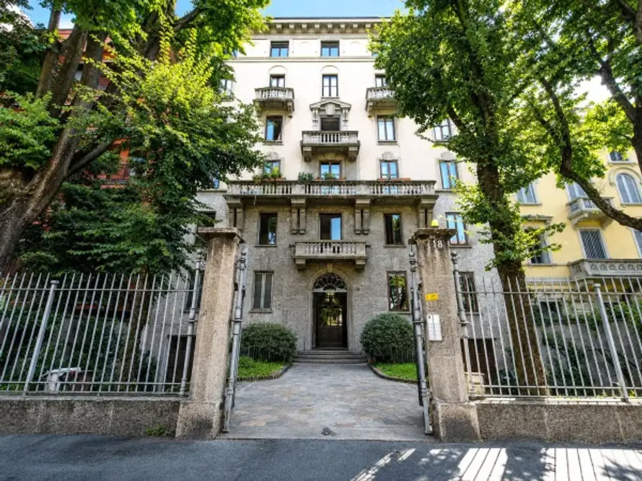 Ufficio in Viale Bianca Maria 18, Milano, {3} - Foto 1