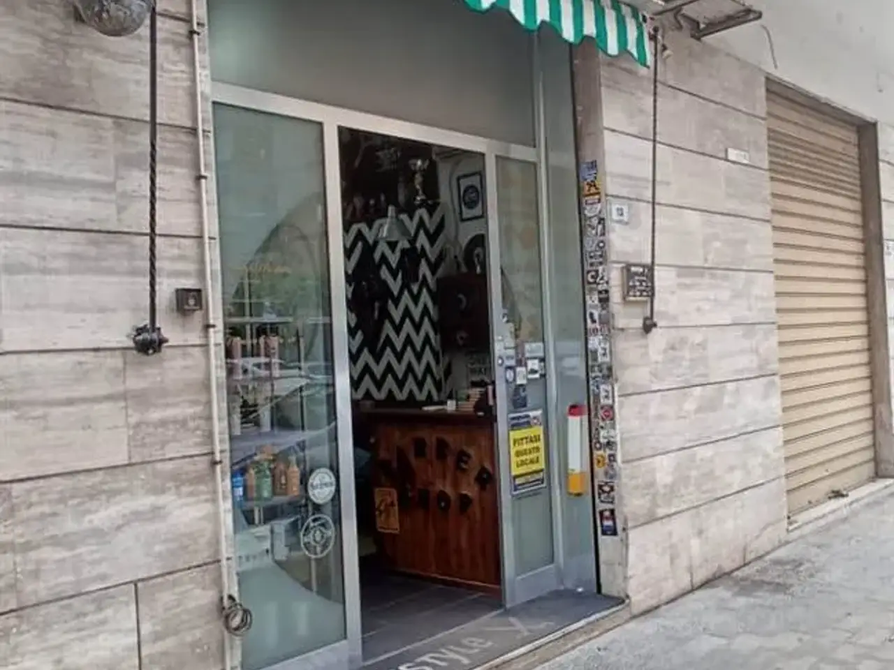 Negozio in Via Liguria, Pontecagnano Faiano, {3} - Foto 2