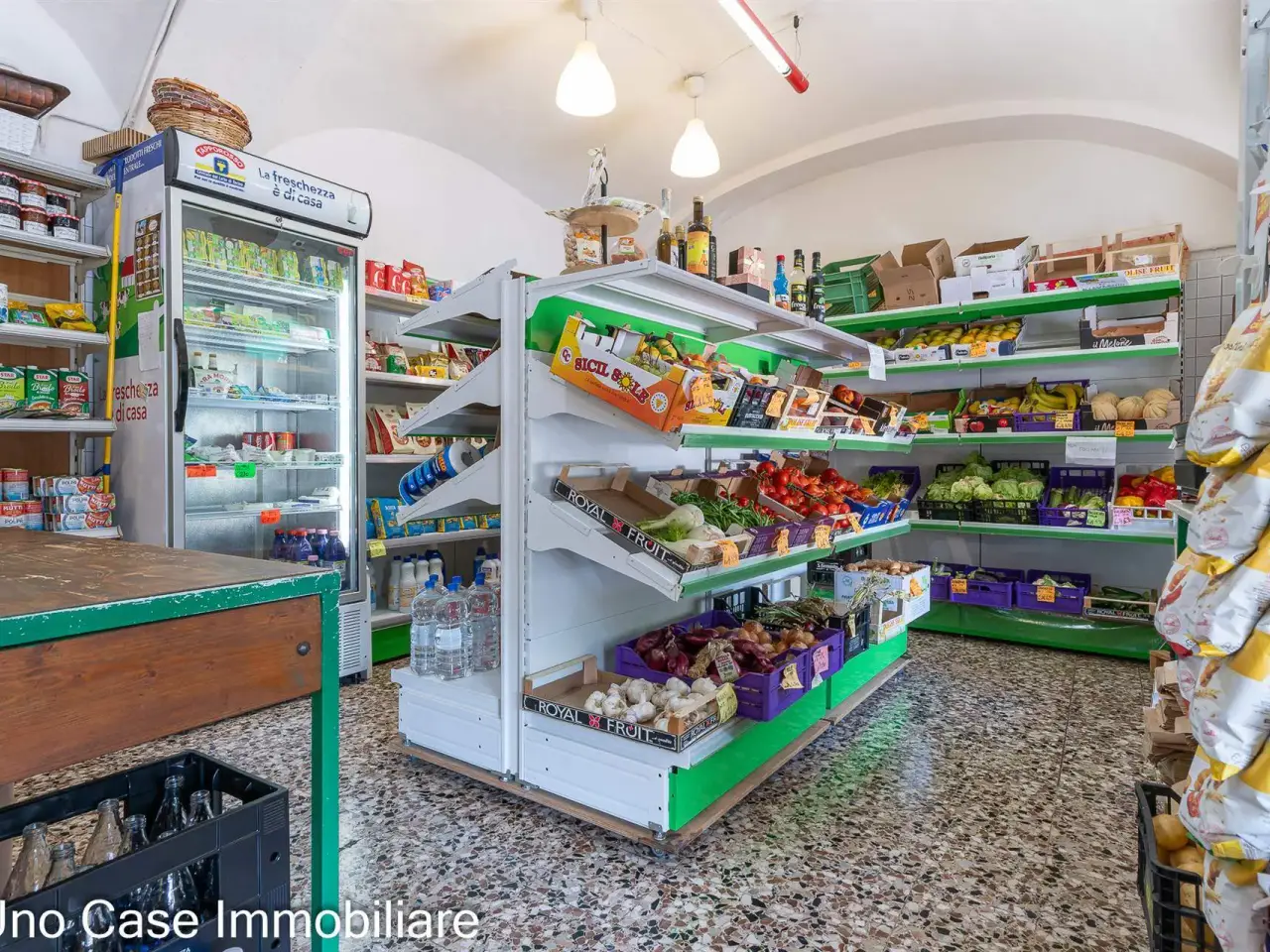 Locale commerciale in Piazza Pistoni 6 Ivrea, Ivrea, {3} - Foto 1