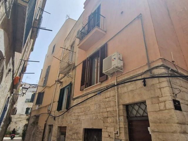 Commercial building in Via Rodunto 45, Trani - Photo 1