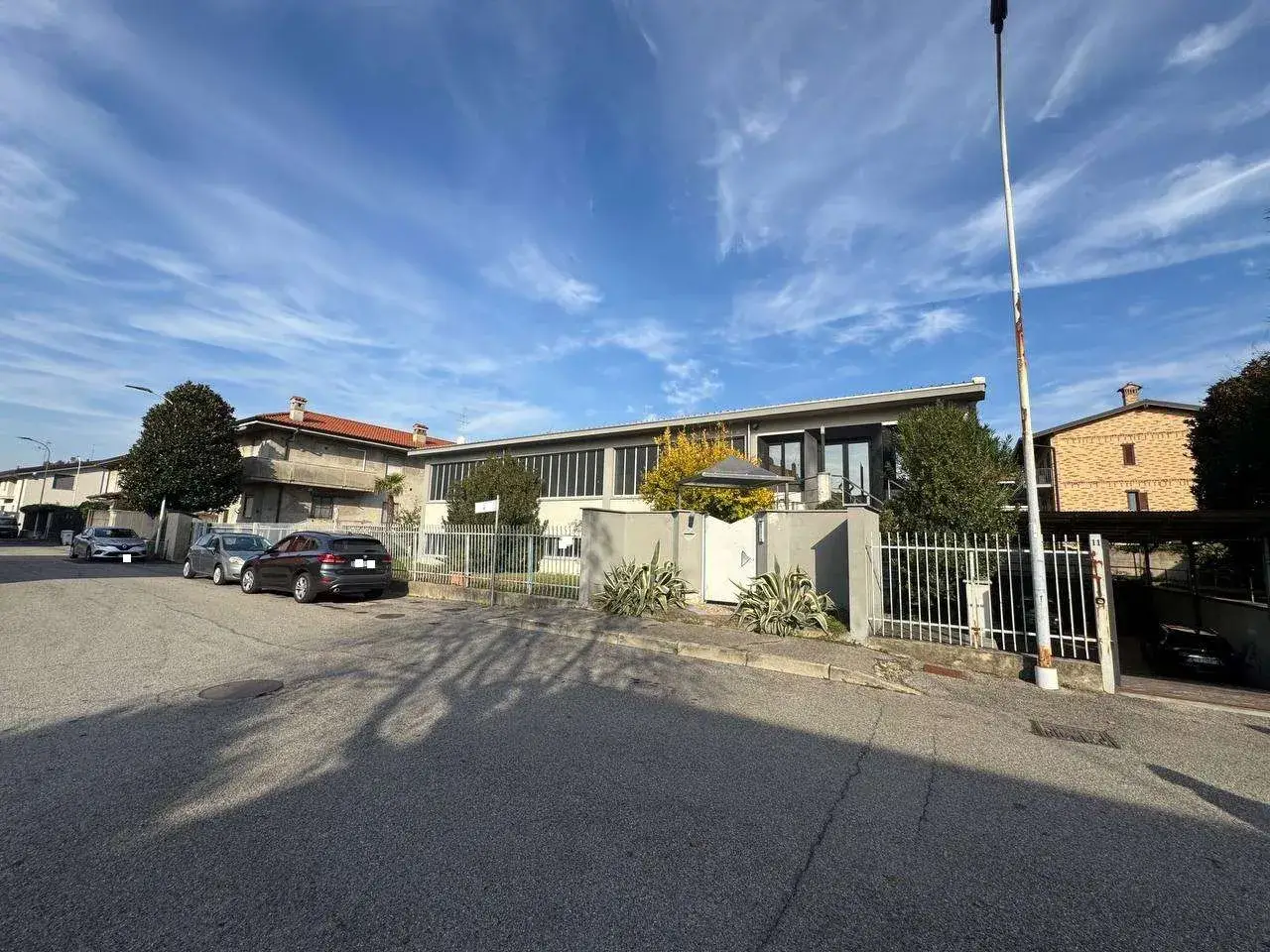 Palazzina commerciale in , Seregno, {3} - Foto 1