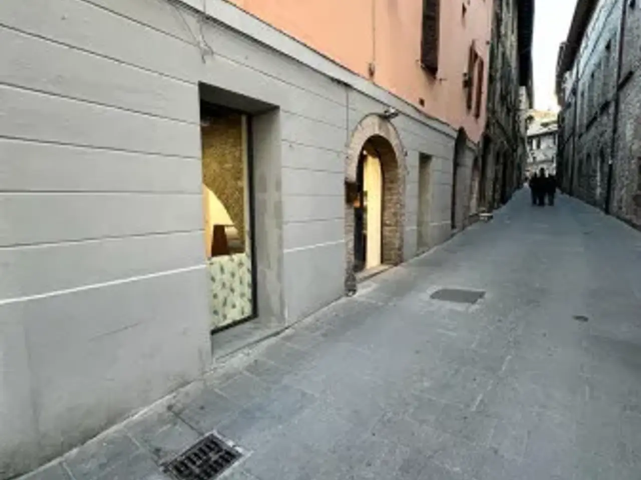 Negozio in Via Arnaldo Fortini, Assisi, {3} - Foto 1