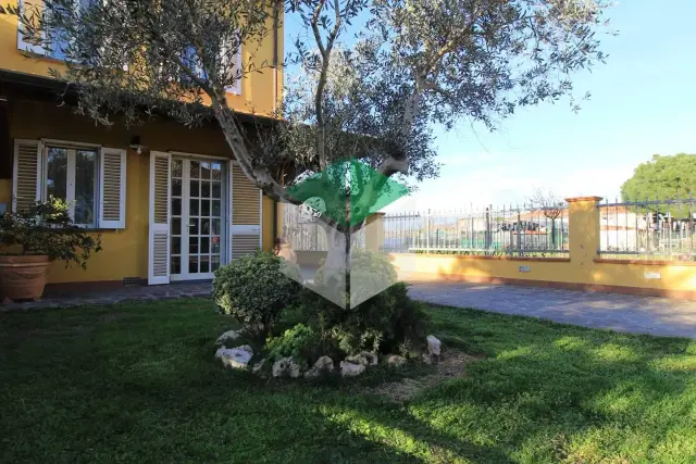 Villa in Via Giosuè Carducci, Viareggio - Foto 1