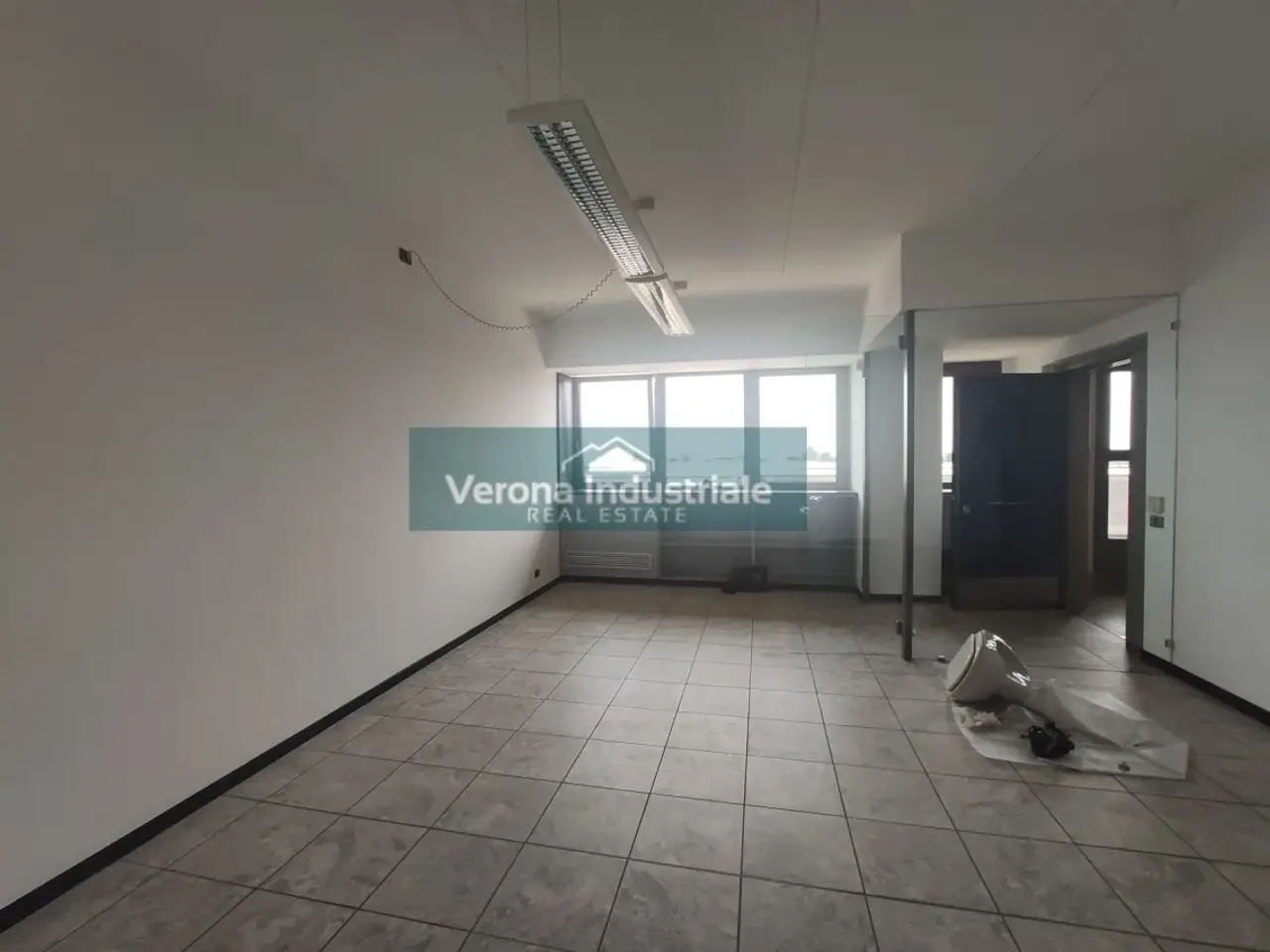 Ufficio in Viale Postumia 30, Villafranca Di Verona, {3} - Foto 1