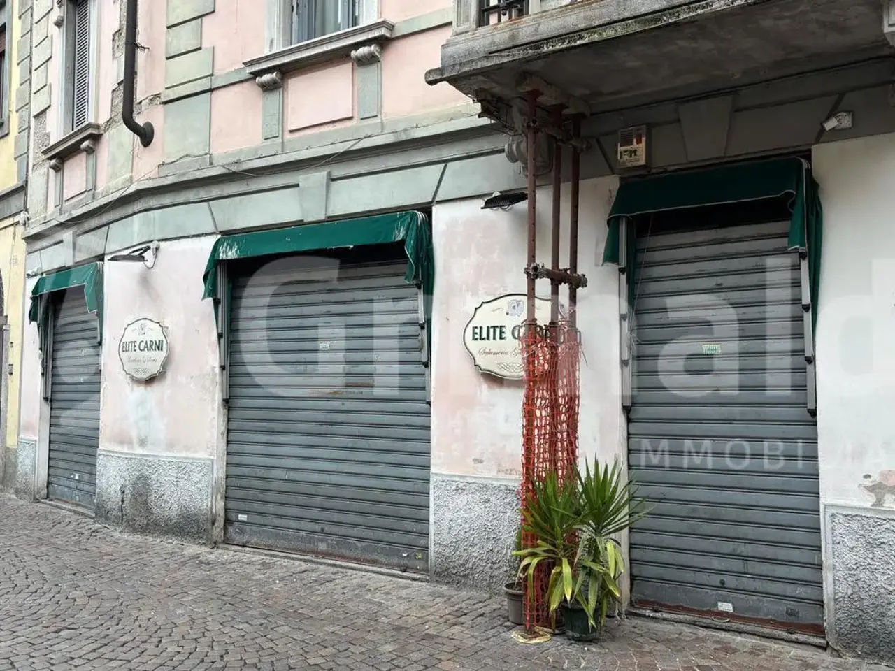 Esercizio commerciale in Piazza Marconi 21, Abbiategrasso, {3} - Foto 2