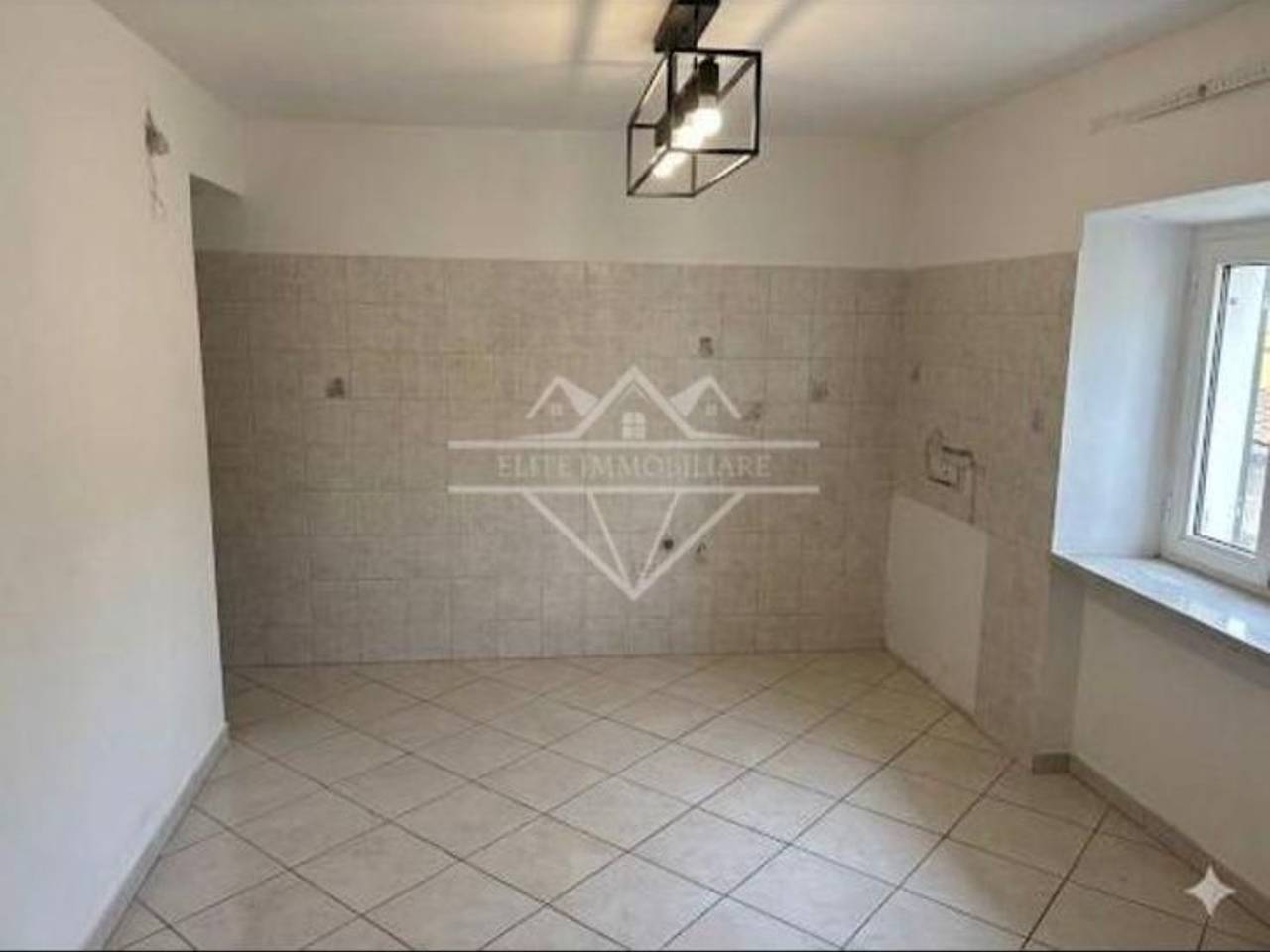appartamento in vendita a Carrara in zona Bedizzano