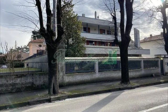 Quadrilocale in Viale Luigi Ronchi 26, Vimercate - Foto 1