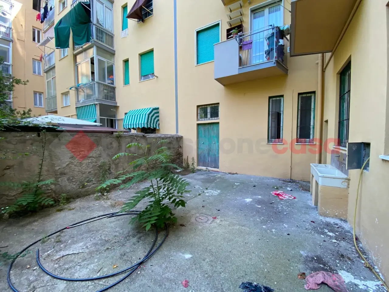 Negozio in Via delle Cateratte 17-19, Livorno, {3} - Foto 2