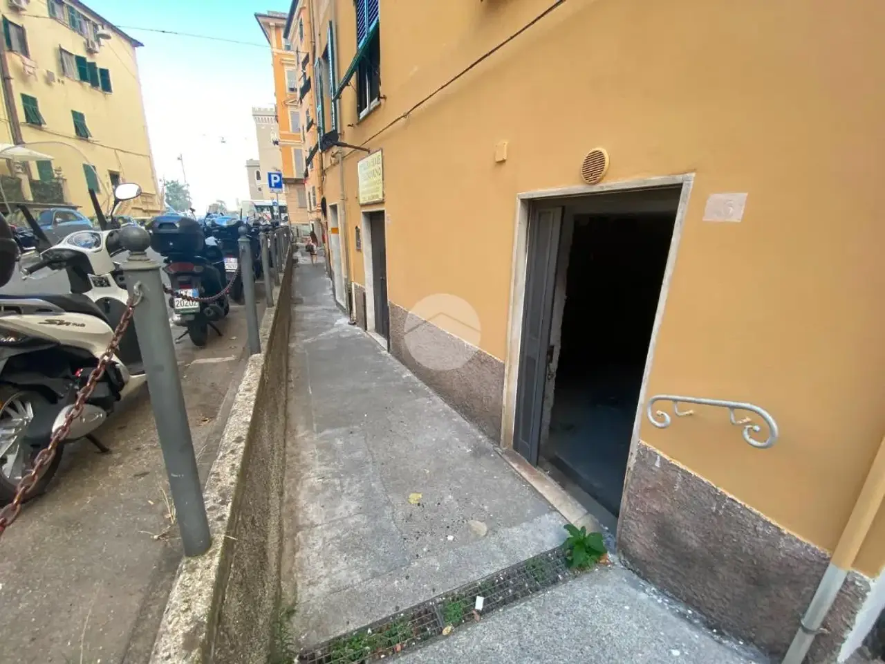 Magazzino in Viale Giorgio Modugno 16, Genova, {3} - Foto 1