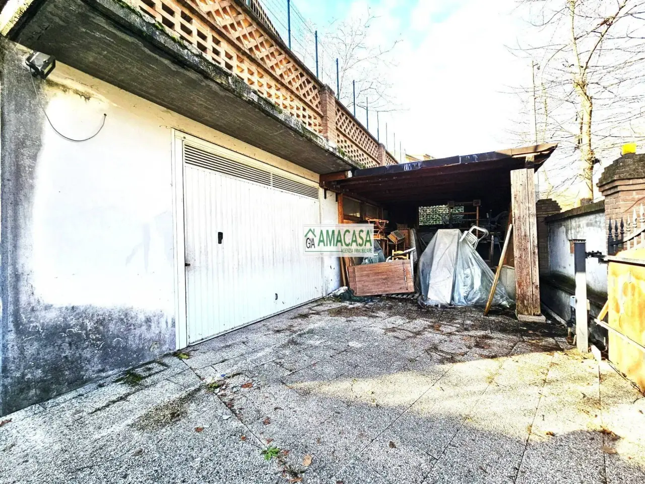 Magazzino in Piazza Martiri Partigiani 88, Sassuolo, {3} - Foto 1