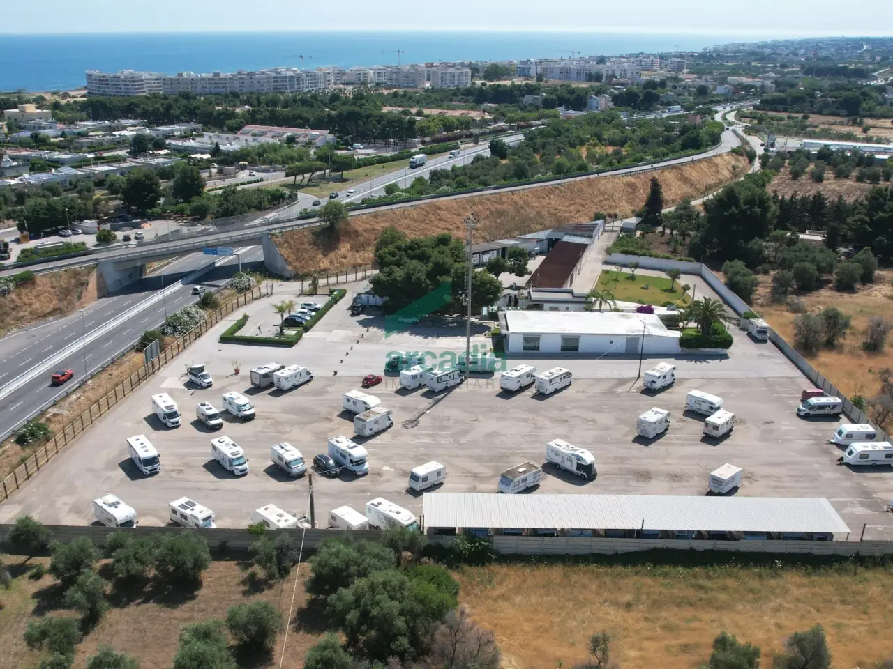 Palazzina commerciale in Via Giovanni Gentile 79bis, Bari, {3} - Foto 1