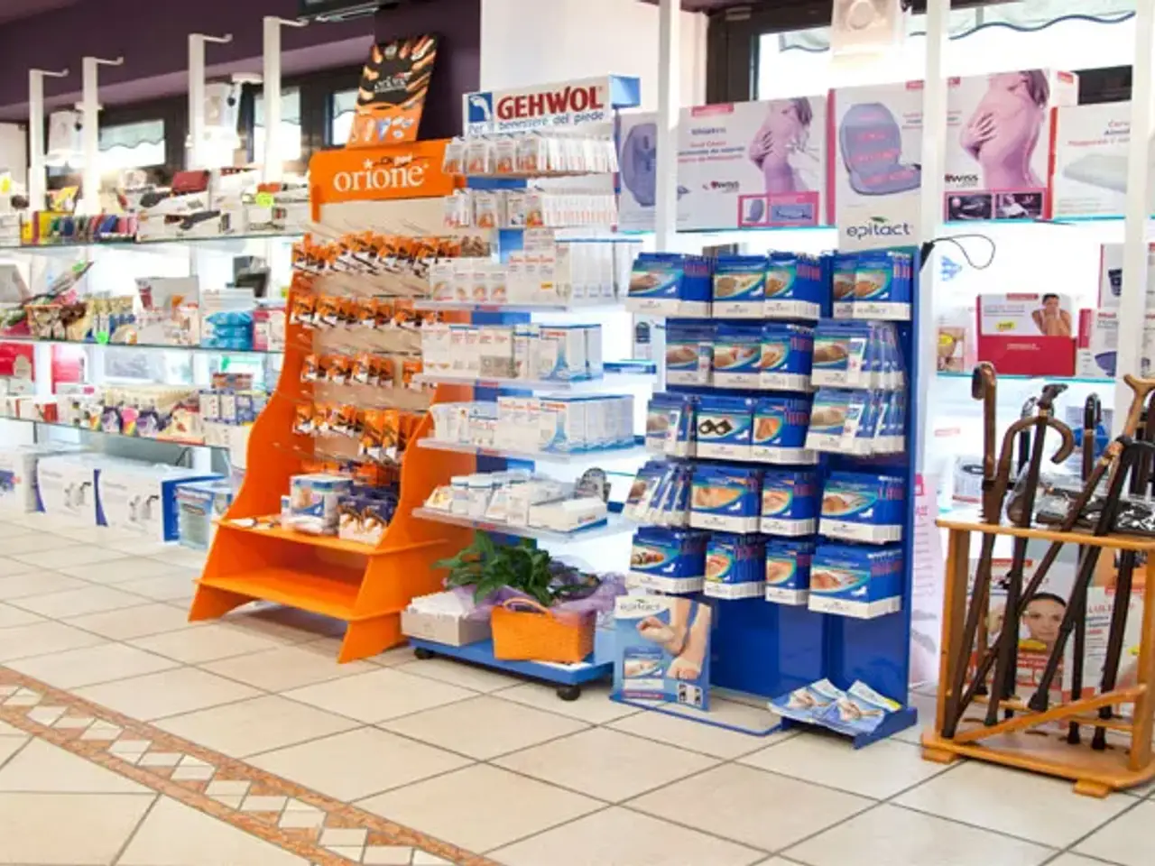 Esercizio commerciale in Via Roma 181, Pontedera, {3} - Foto 2