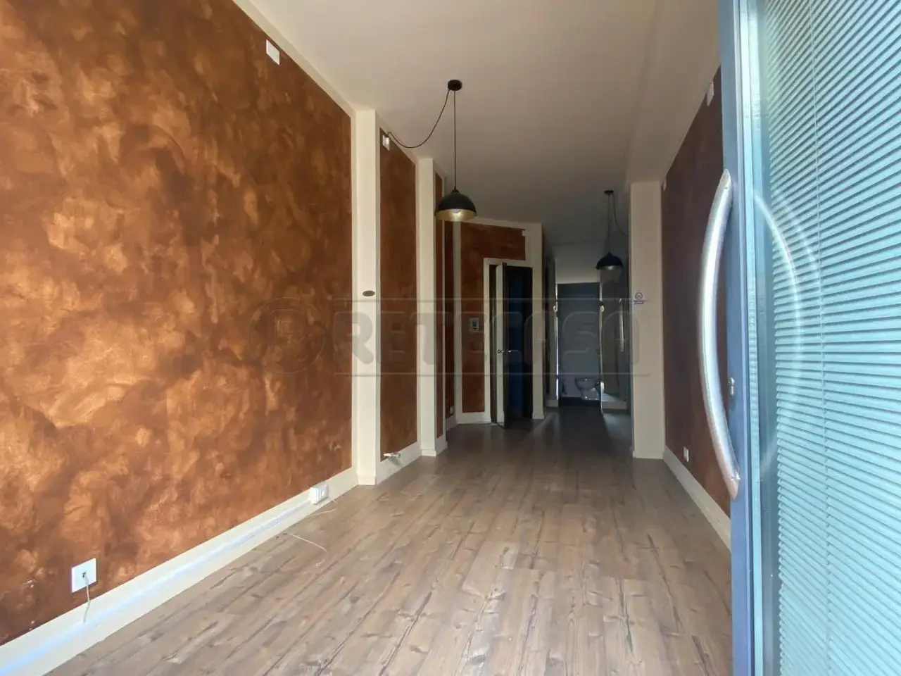 Palazzina commerciale in Via Orazio Marinali 33, Bassano Del Grappa, {3} - Foto 1