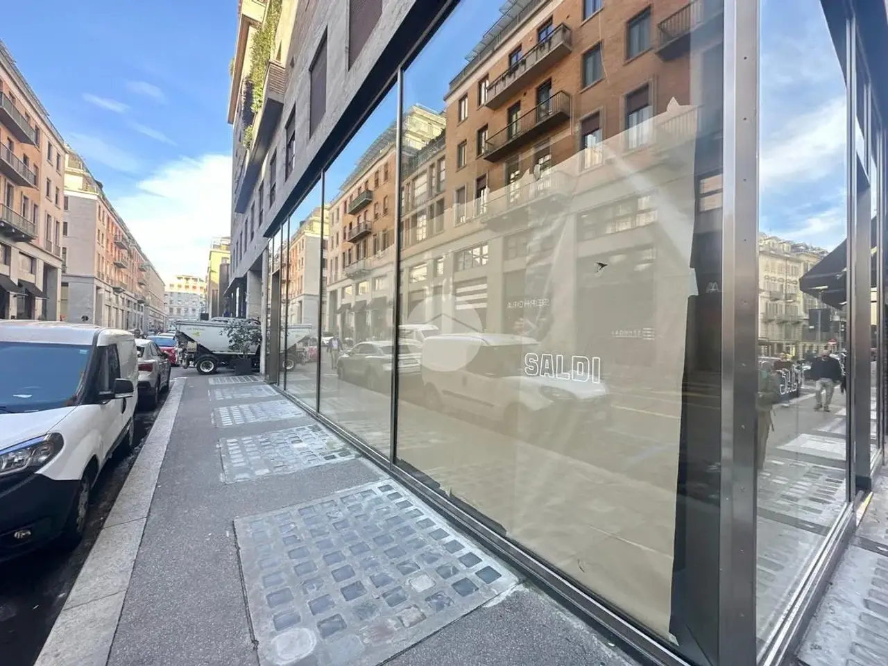 Negozio in Via Antonio Gramsci 15, Torino, {3} - Foto 2