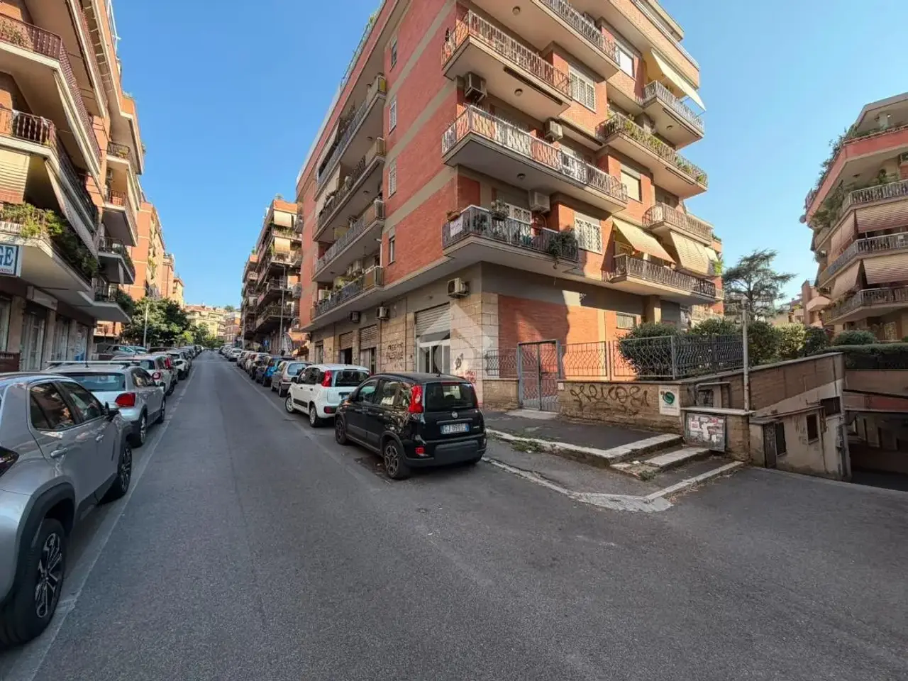 Negozio in Via Luigi Chiarelli 41, Roma, {3} - Foto 1