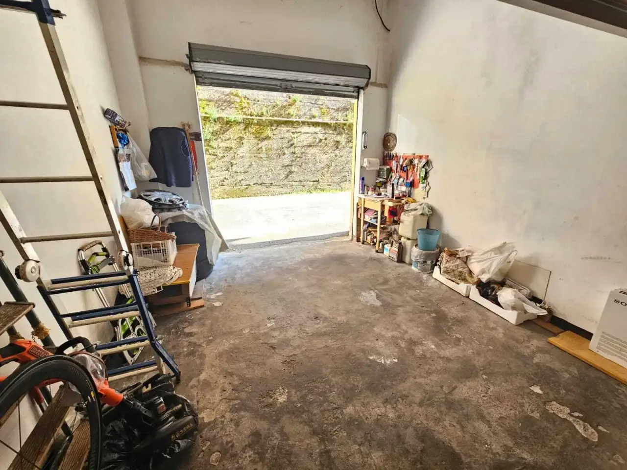 Parcheggio chiuso in Via Alcide De Gasperi 16, Campomorone, {3} - Foto 2