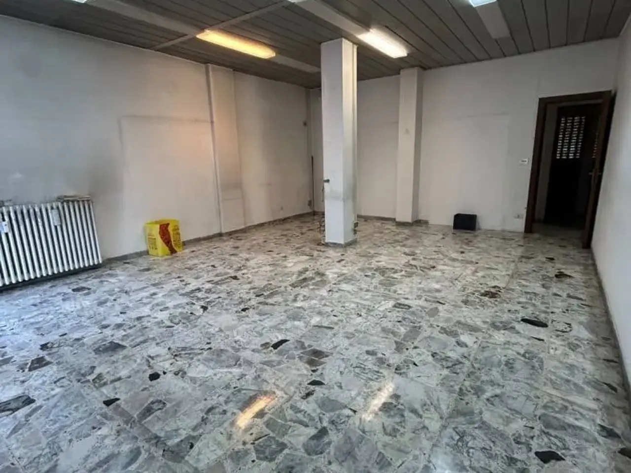 Locale commerciale in Piazza Nazario Sauro 24 Torino, Torino, {3} - Foto 1