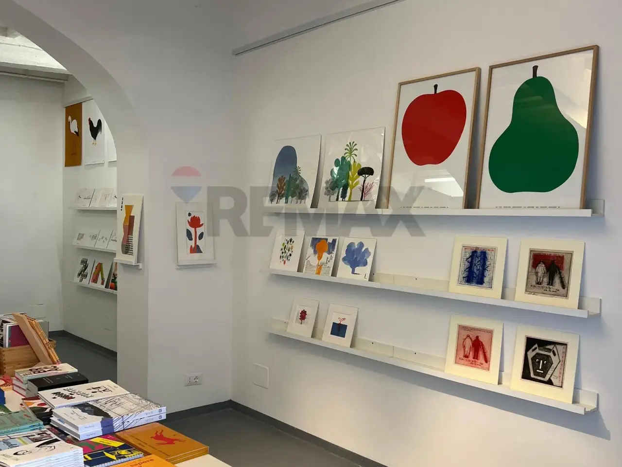 Negozio in Piazza del Popolo 11, Castagneto Carducci, {3} - Foto 1