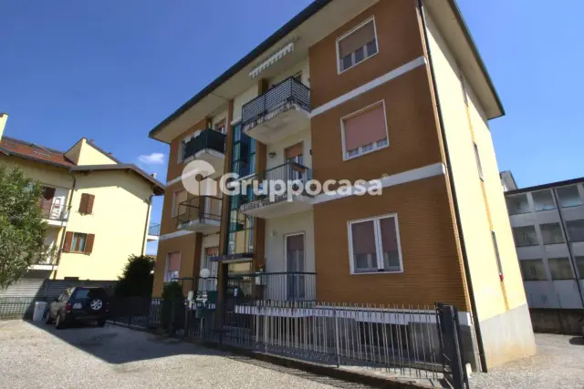 Dreizimmerwohnung in Via Varese 82, Cuggiono - Foto 1