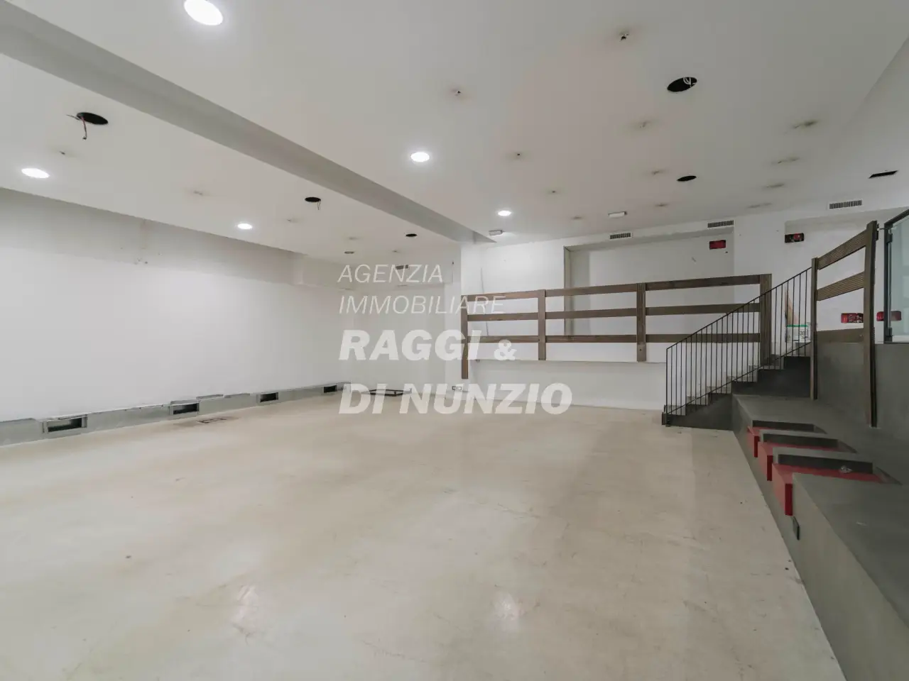 Negozio in Piazza del Gesù 19, Frascati, {3} - Foto 2