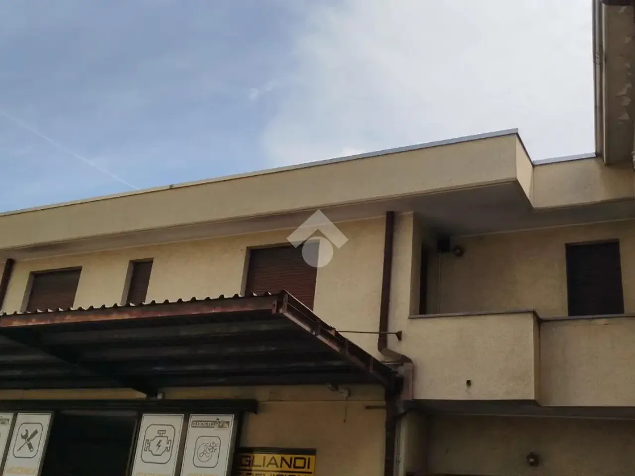 Palazzina commerciale in Viale V Giornate 59, Caronno Pertusella, {3} - Foto 2