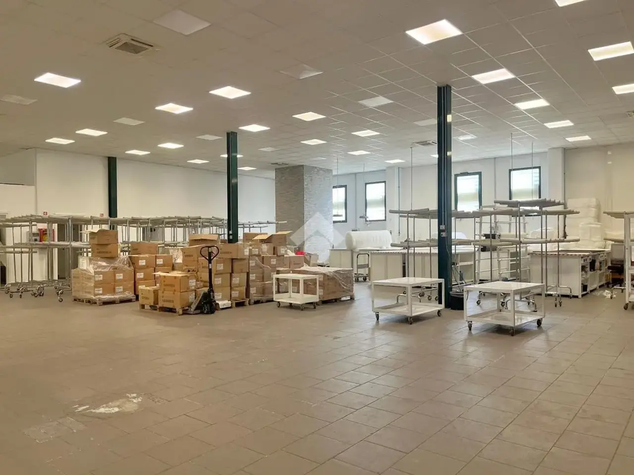 Capannone in Via Sardegna, Pieve Emanuele, {3} - Foto 1