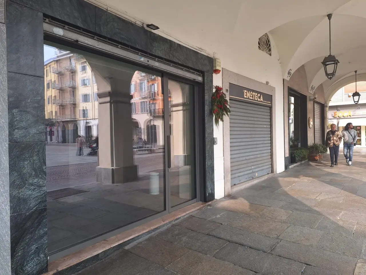 Negozio in Piazza Mazzini 20, Casale Monferrato, {3} - Foto 2